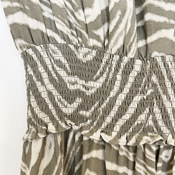 Rails Safari Wild Cat Jasmine Dress Smocked Long Sleeve V-Neck Mini Green Small - Picture 6 of 8